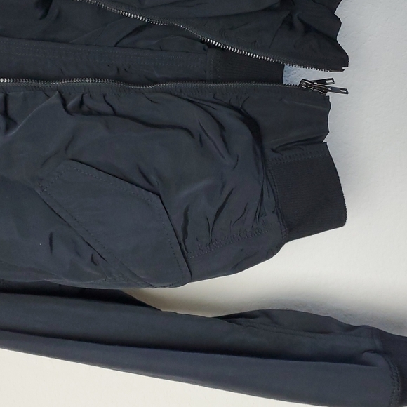 Vince. Washed Shrunken Bomber - Picture 7 of 9